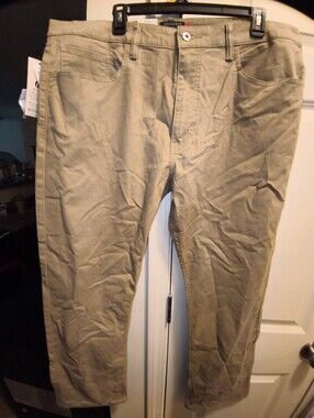 Dockers Men's Chino Pants in Khaki Tan